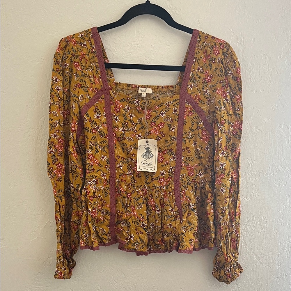 NWT Easel Mustard Floral Blouse Small